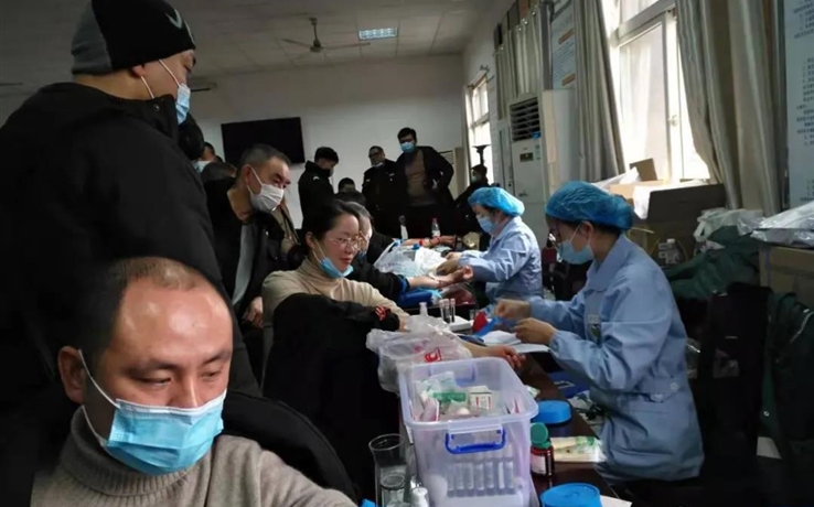 点滴热血汇聚，，，，，豪门国际爱心传递